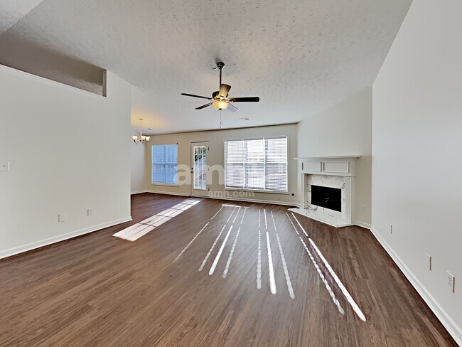 Foto del edificio - 2123 Yarbrough Way