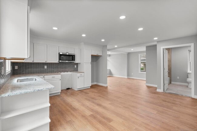 Building Photo - 389 Highland Ave
