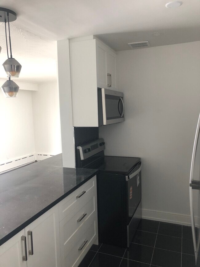 Photo du bâtiment - Lakeview 1.5 Bedroom unit: 1 bedroom + pri...
