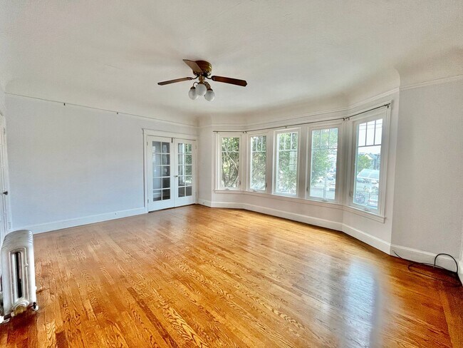Building Photo - Charming 1 Bedroom Flat with a separate of...