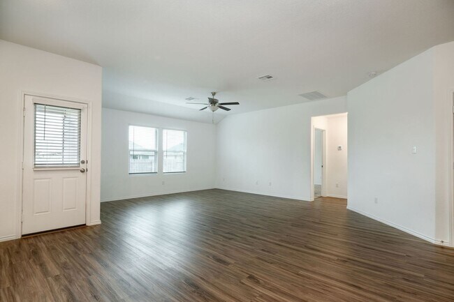 Building Photo - 206 Pearland St