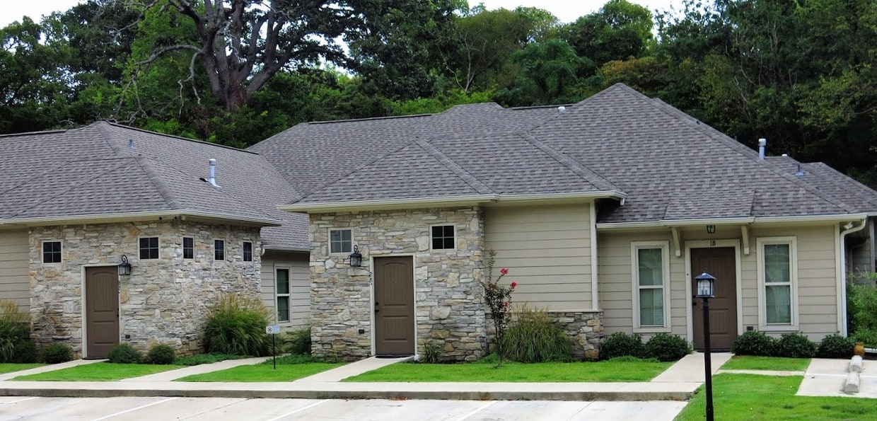 Primary Photo - 1126 E Front St