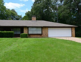Building Photo - 11776 S Hillcreek Rd