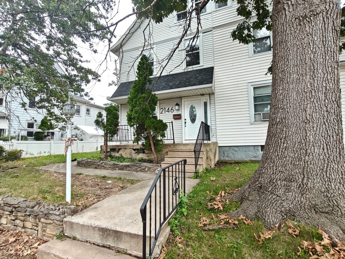 Photo - 2146 44th St-1
