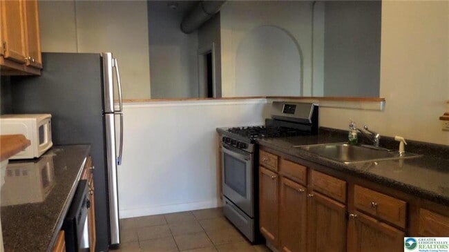 Building Photo - 143 S 4th St