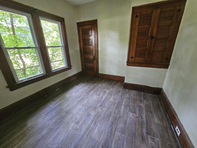 Foto del edificio - 576 Blaine Ave