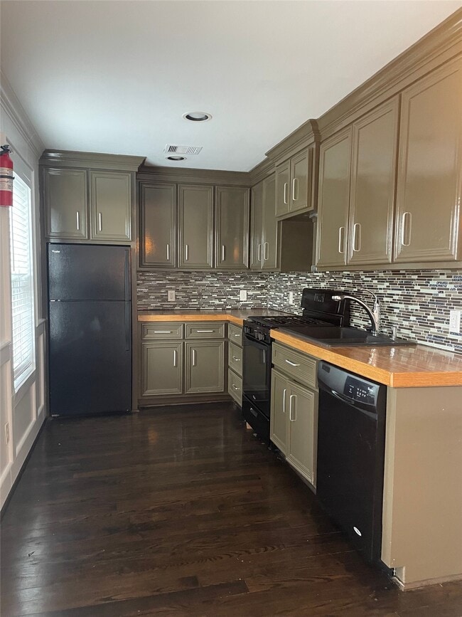 Building Photo - 434 Lenard St