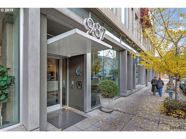 Foto del edificio - Stunning Pearl District Corner Unit with F...