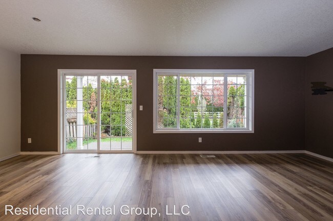 Foto del edificio - 42037 NW Elmhurst Ct