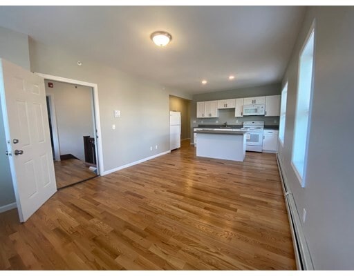 Primary Photo - 28 Sumner Ave
