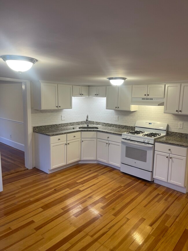 Building Photo - 39 Bourne St