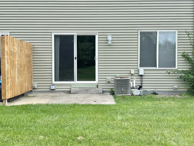 Building Photo - 140 Sater St