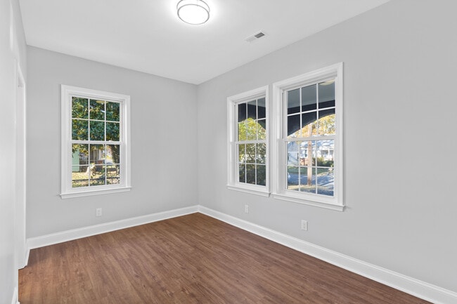 Building Photo - 205 N Kalmia Ave