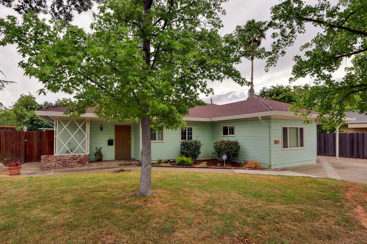 1 Bed / 1 Bath | Arden-Arcade Anchored Tiny Home Available Now - 1 Bed / 1 Bath | Arden-Arcade Anchored Tiny Home Available Now