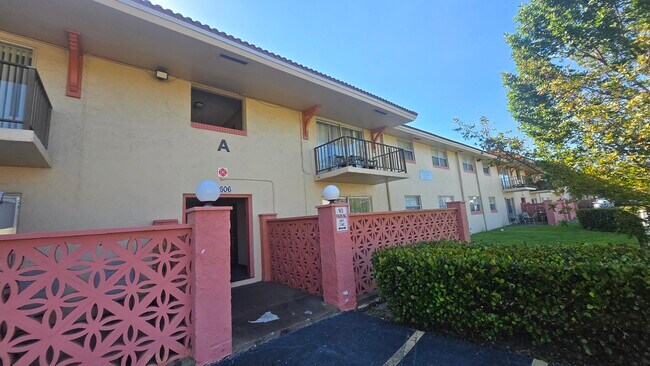 Foto del edificio - 11606 NW 29th St