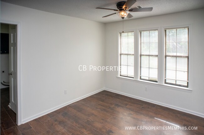 Building Photo - 2350 E Lake Oaks Dr