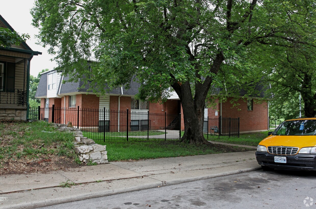 Primary Photo - 106-108 Olive St