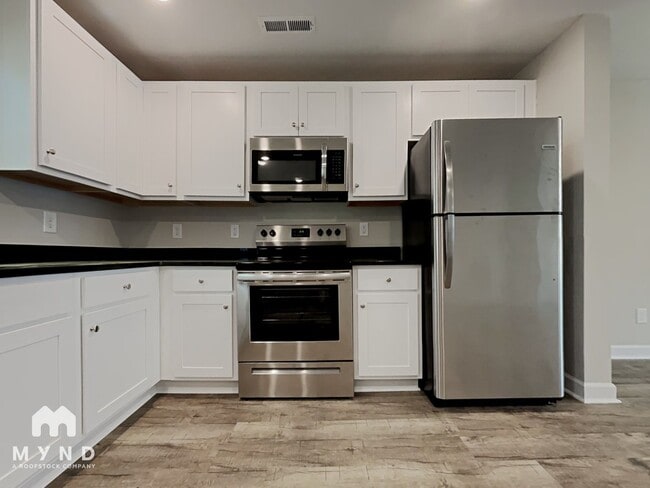 Building Photo - 153 McKinnon Ave NE