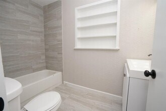 Building Photo - 805 Horncastle St