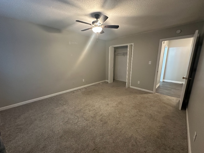 Foto del edificio - 219 W Flower St