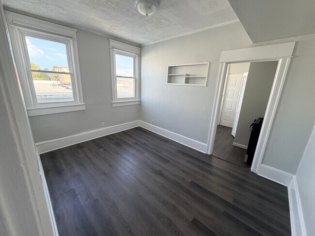 Foto del edificio - 705 Brinley Ave