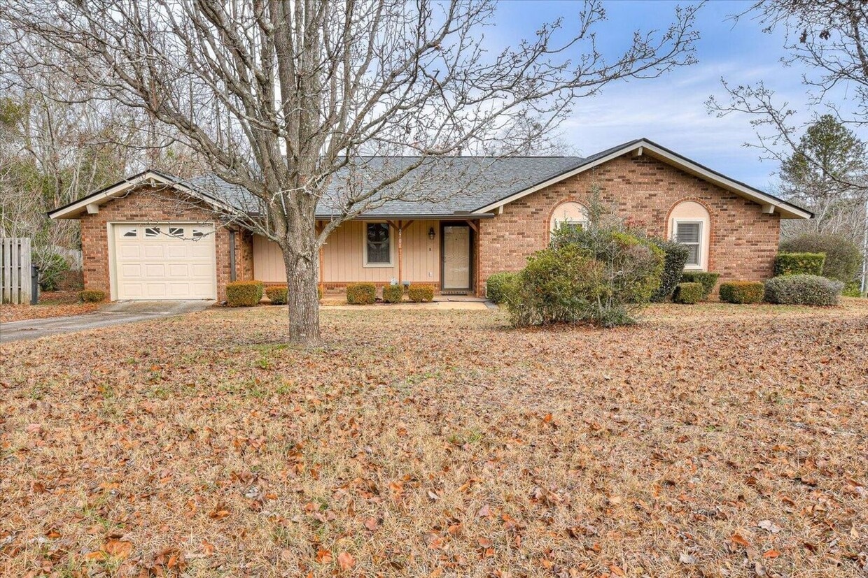 Foto principal - 3 Bedroom 2 Bath W/ Garage Hephzibah!
