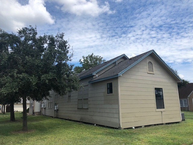Building Photo - 330 W Alice Ave