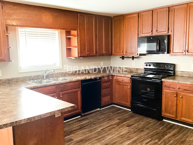 Building Photo - One half month FREE RENT