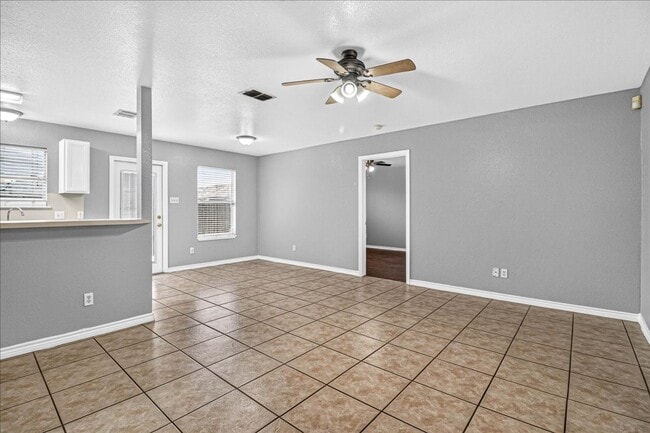 Building Photo - 6810 Blue Skyway Dr