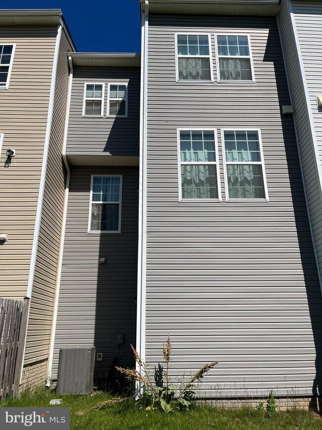 Building Photo - 411 Klee Dr