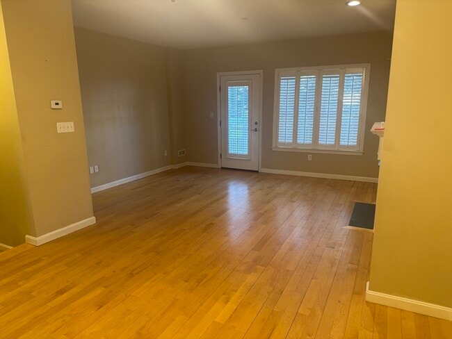 Building Photo - 400 Cross St