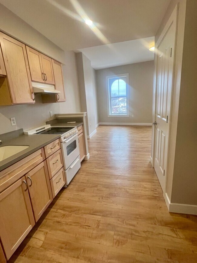 Foto del edificio - Putnam Winslow– $1,350 – 1 Bathroom Studio, 300 SQ.FT. – UTILITIES INCLUDED, Available 7/15/26