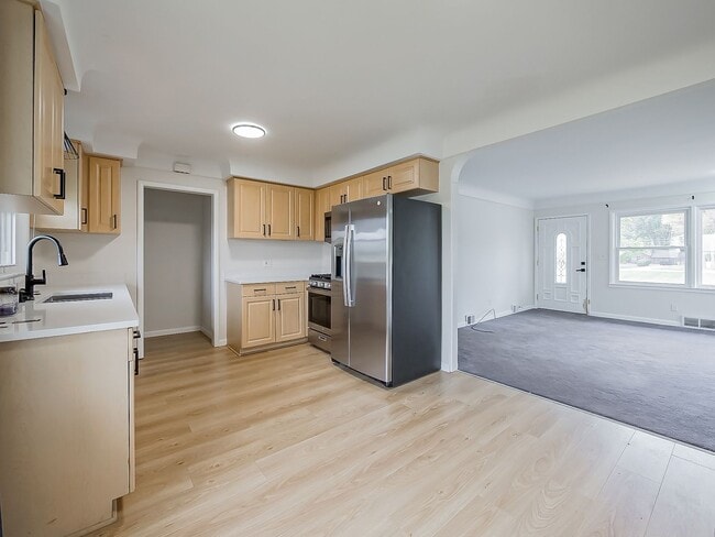 Foto del edificio - Available Now! Beautiful 3-Bedroom Waterfr...