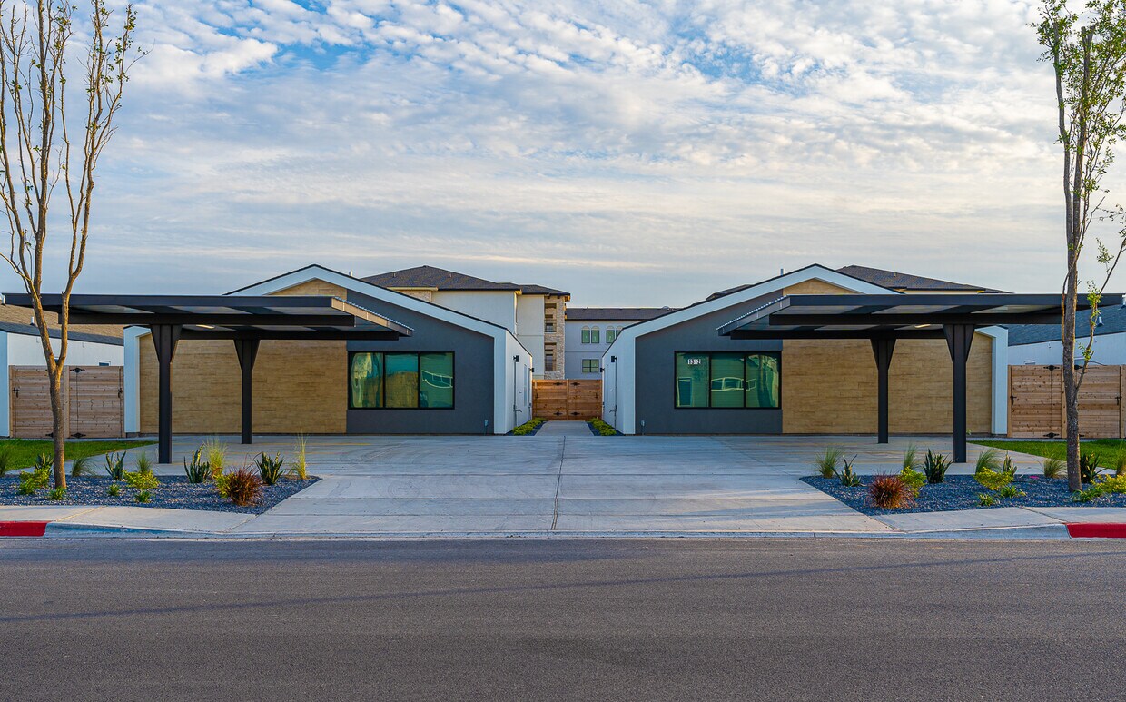 1312 E Hibiscus Ave Unit 4, McAllen, TX 78501 Condo for Rent in