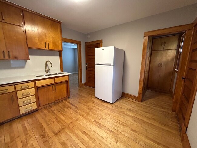 Foto del edificio - 512 8th Ave NE