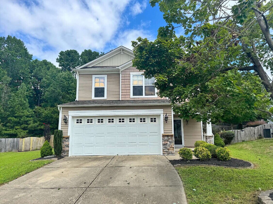 Foto principal - Spacious Three Bedroom Home in Churchill N...