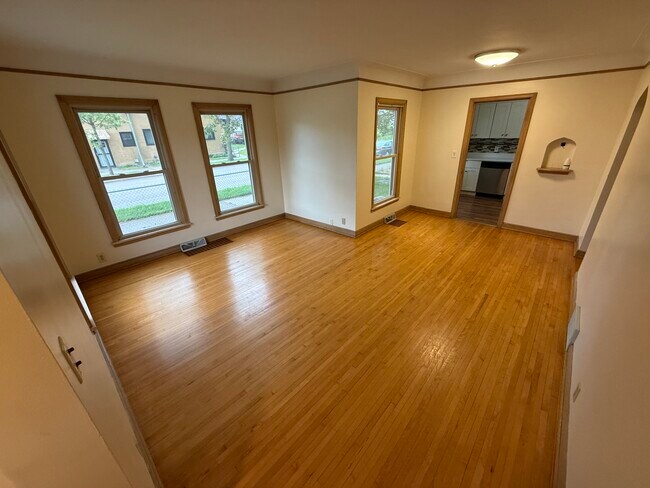Building Photo - 3901 N Thomas Ave