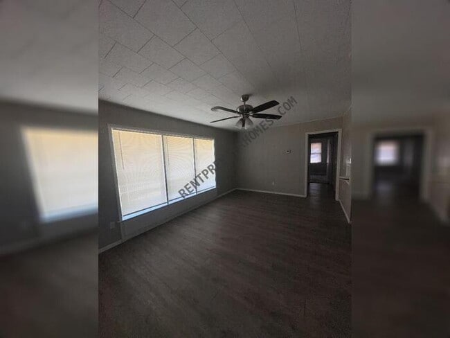 Building Photo - 1121 SW 43rd St