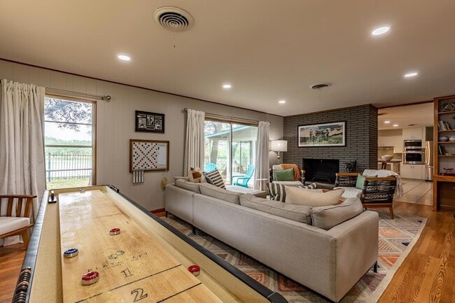 Building Photo - 2865 Bandera Hwy