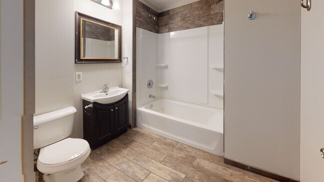 Foto del edificio - Affordable six bedroom house close to U of...