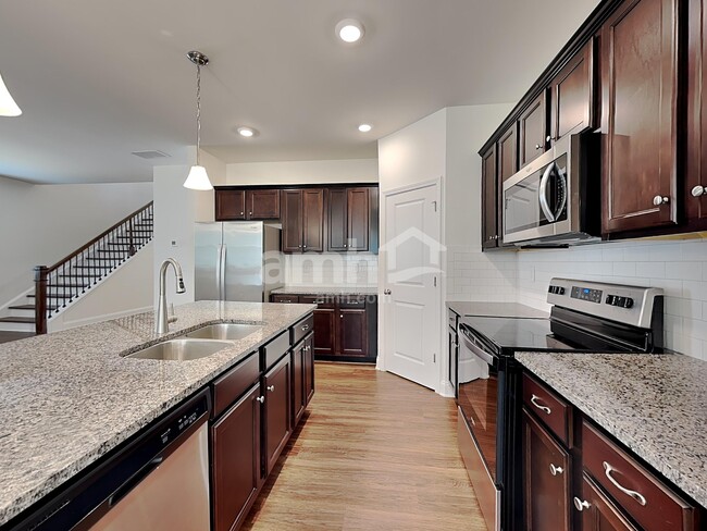 Building Photo - 4905 Canyon Creek Way