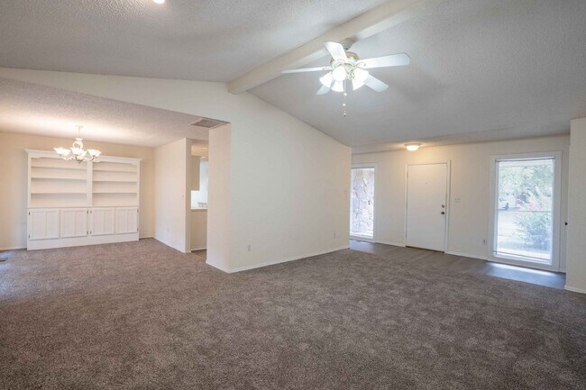 Building Photo - Spacious Brick Ranch in Union School Distr...
