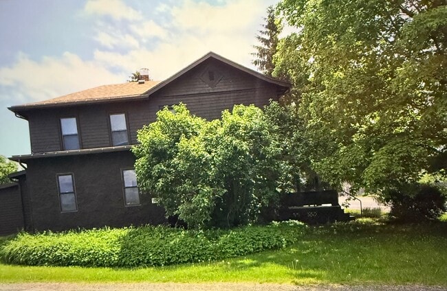 Building Photo - 1049 Danby Rd