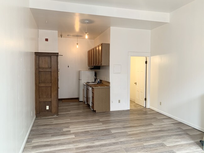Building Photo - 213 1st Ave S