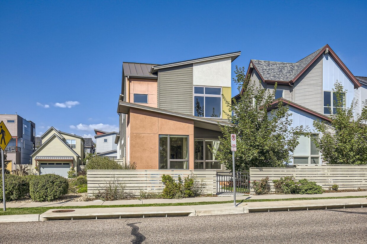 Stunning 4 bed/3.5 bath Hecla Lake Home! - Stunning 4 bed/3.5 bath Hecla Lake Home!