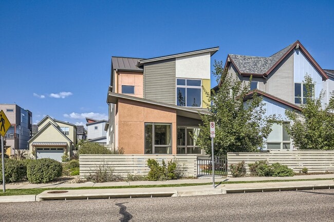 Stunning 4 bed/3.5 bath Hecla Lake Home! - Stunning 4 bed/3.5 bath Hecla Lake Home!