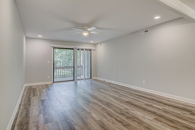 Building Photo - 1508 Benjamin Pky