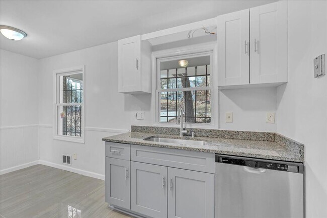Building Photo - 2080 Bluffton Way