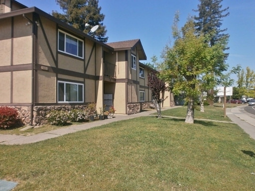 Building Photo - 7130 6th Pky