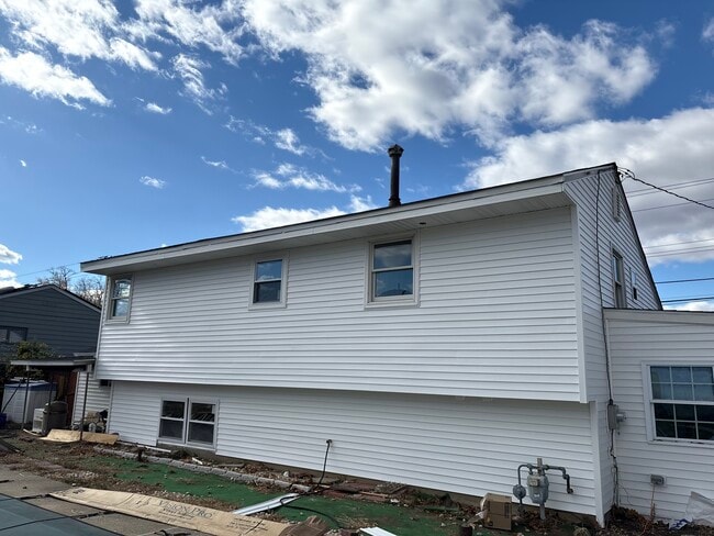 Foto del edificio - 93 Hazlet Ave